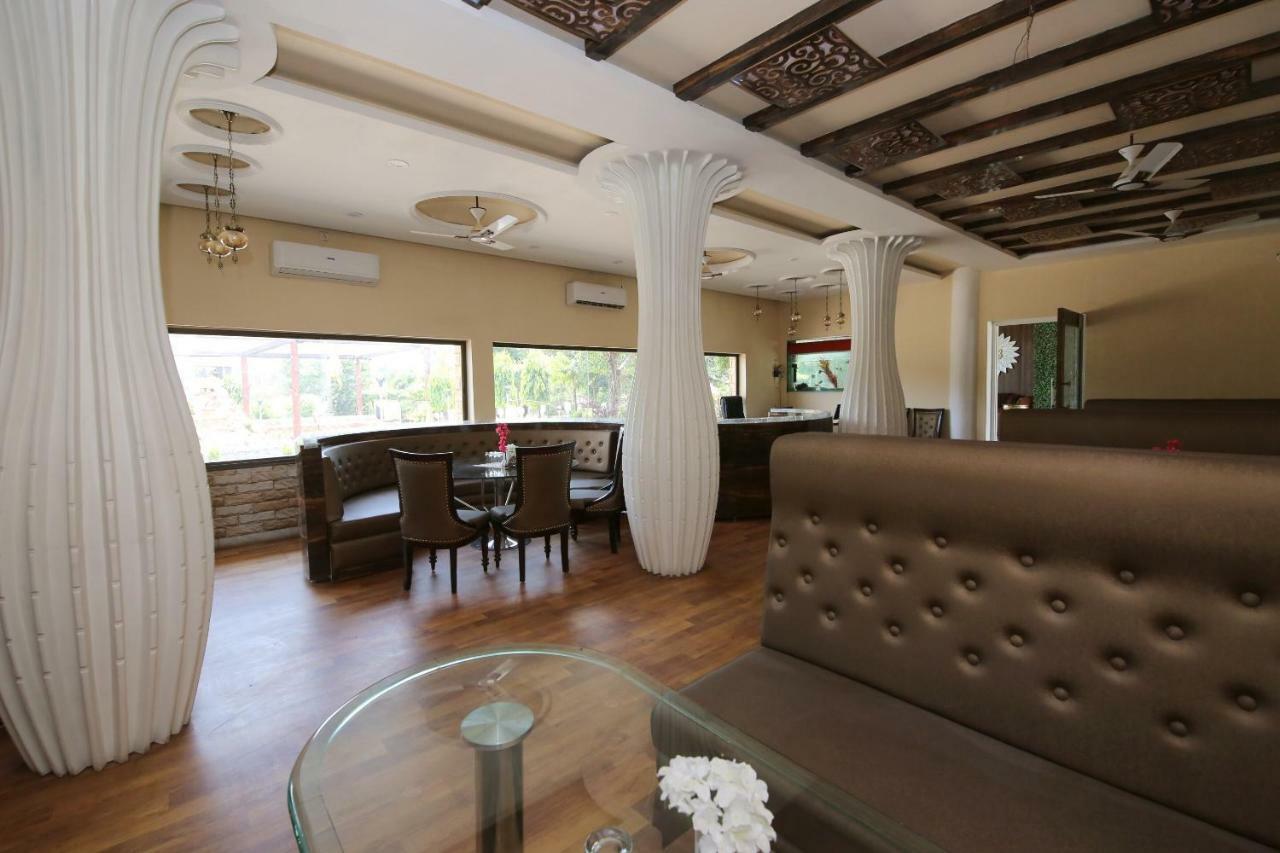 Oyo 38414 Rain Basera Resort 贾巴尔普尔 外观 照片