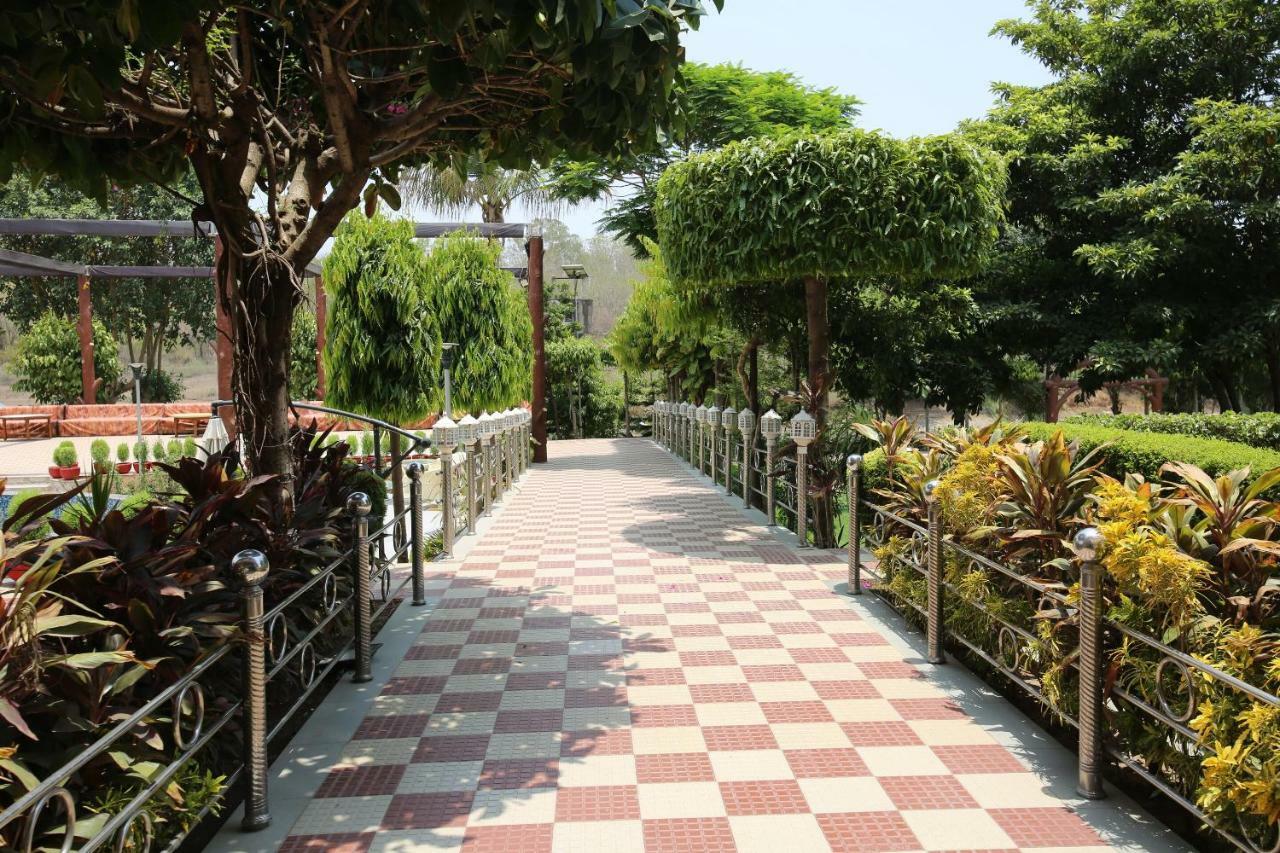 Oyo 38414 Rain Basera Resort 贾巴尔普尔 外观 照片